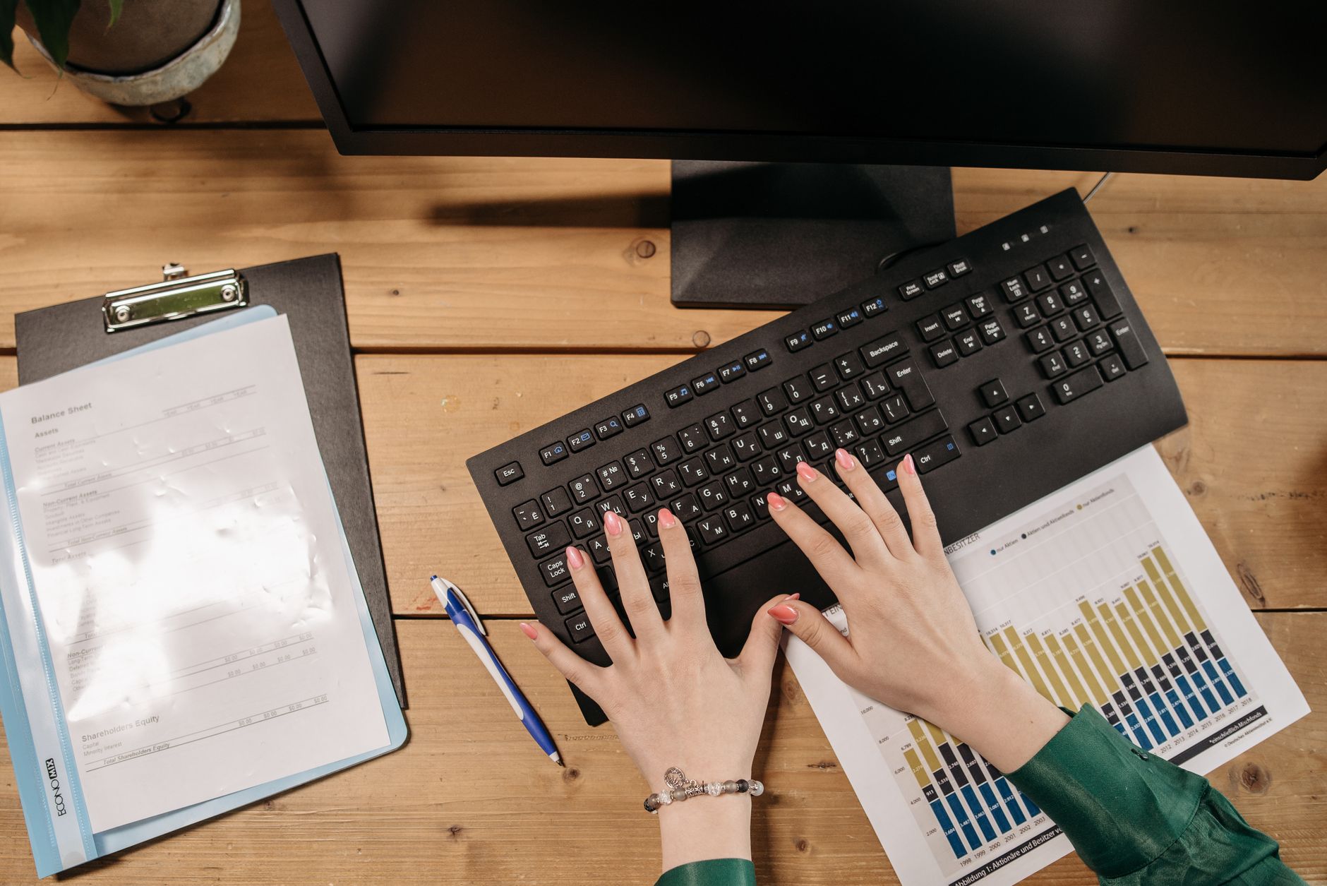 Analyzing tax logs and digital compliance dashboard